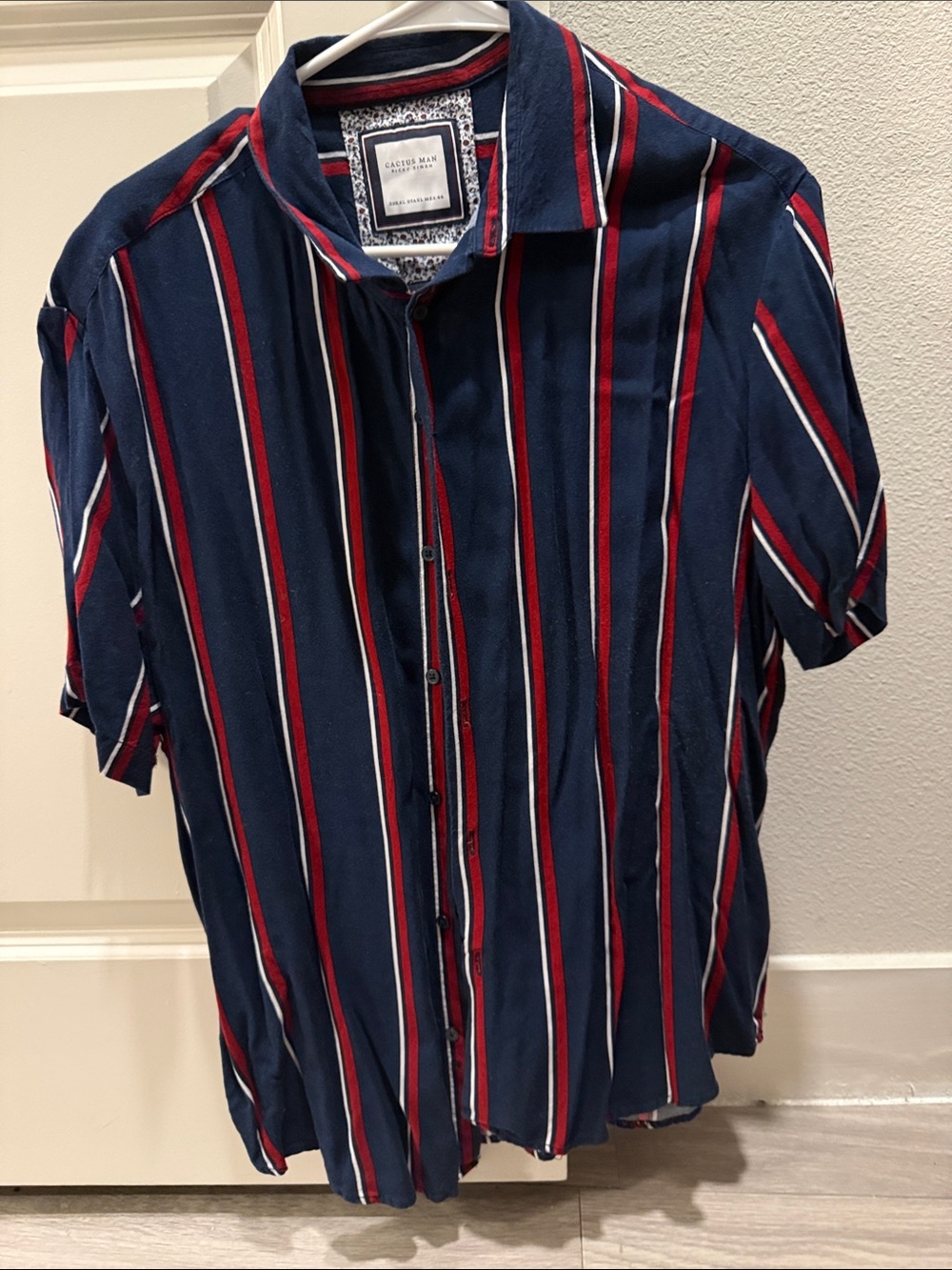 Casual Short-Sleeve Navy, Red & White Vertical Stripe Button-Down Shirt